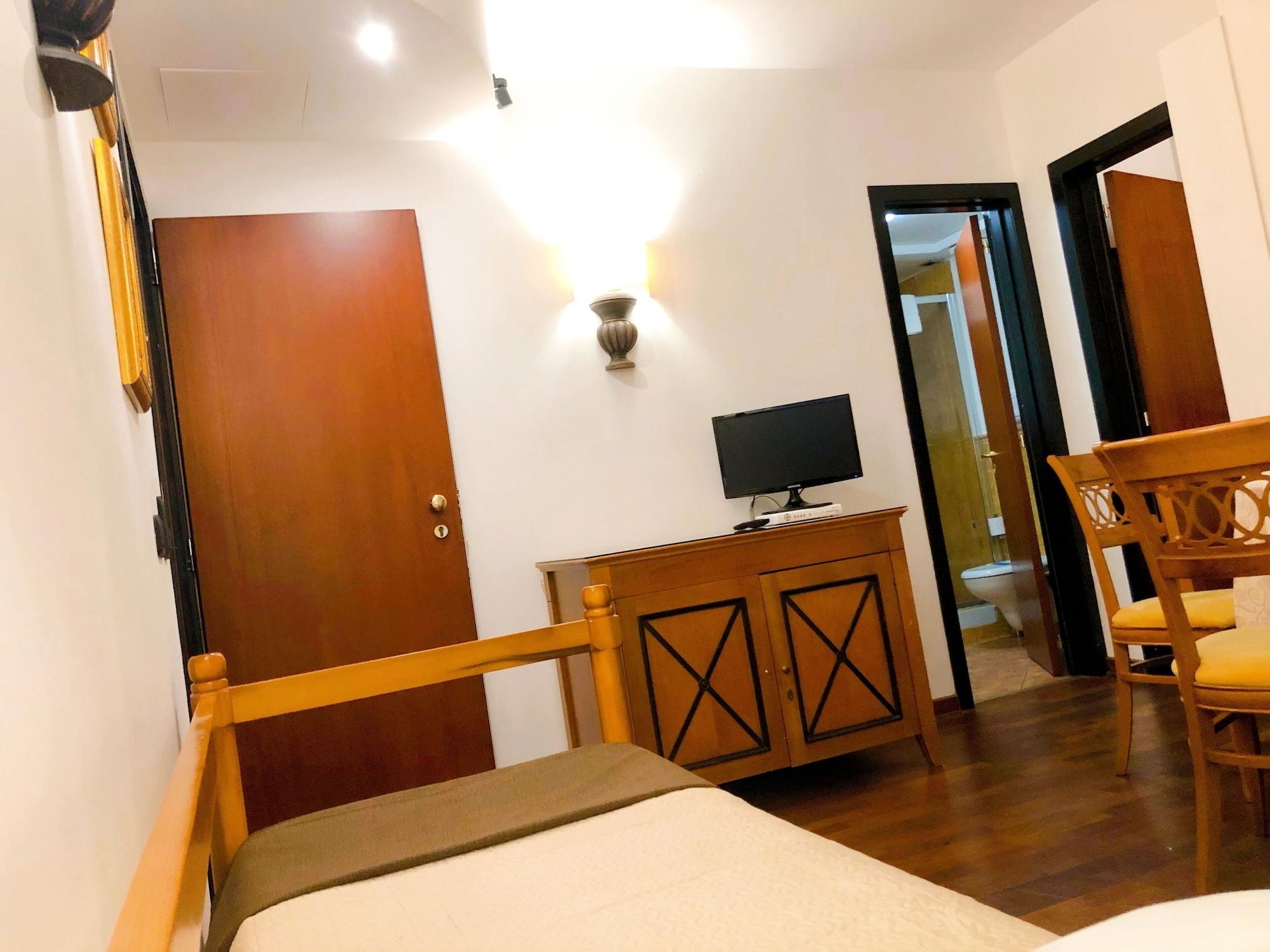 Hotel Florio Opera Palermo Central ภายนอก รูปภาพ
